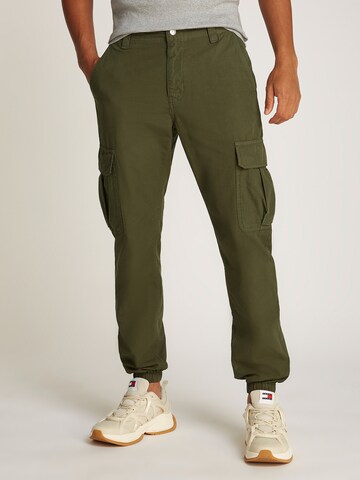 Tommy Jeans Tapered Hose 'RYAN' in Grün: Vorderseite