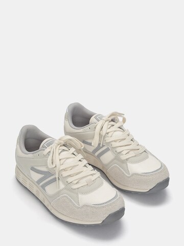 Pull&Bear Sneaker in Grau