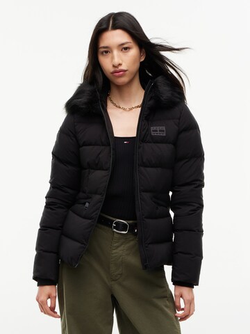 Giacca invernale di Tommy Jeans in nero: frontale