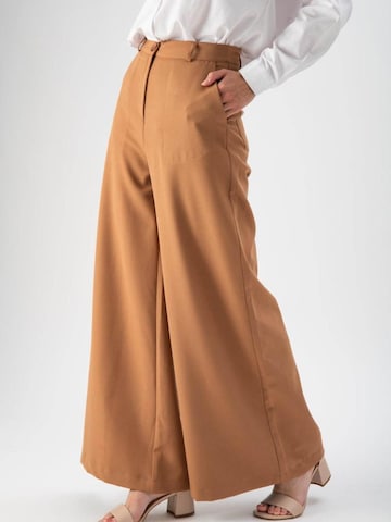 MND Wide leg Trousers in Beige