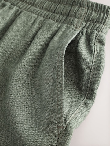 Next Regular Shorts in Grün