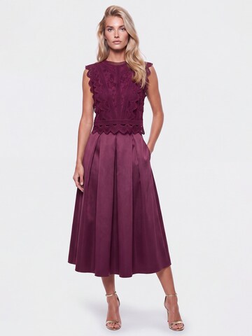 APART Skirt in Red: front