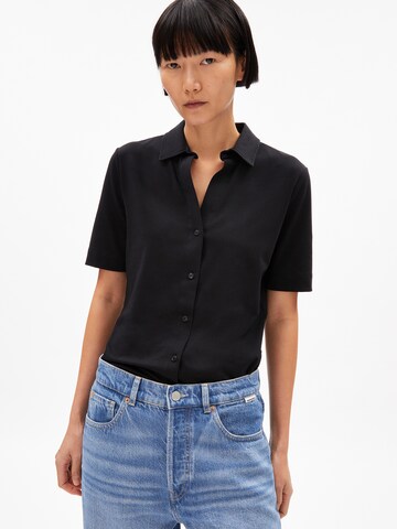 ARMEDANGELS Blouse in Zwart: voorkant
