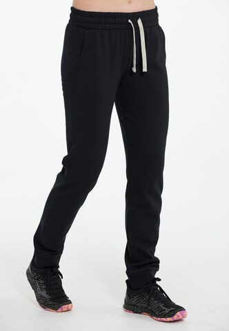 Cruz Tapered Pants 'Mayda' in Black: front