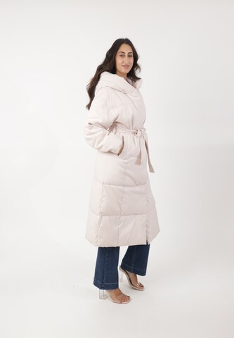 Cappotto invernale di Elara in beige