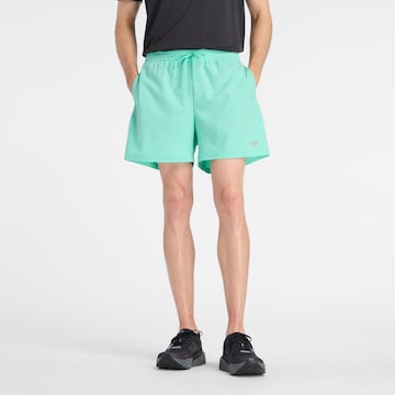 Regular Pantalon de sport 'Sport Essential Short 5"' new balance en vert : devant