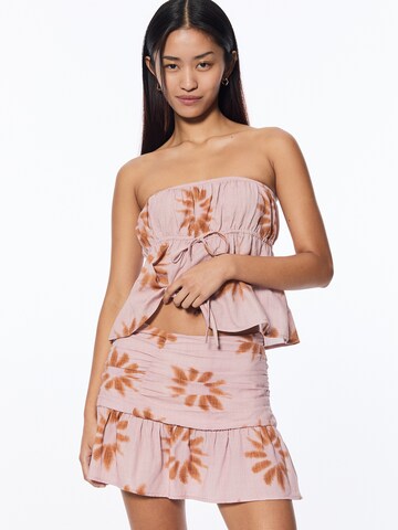 Fustă de la Pull&Bear pe roz: față