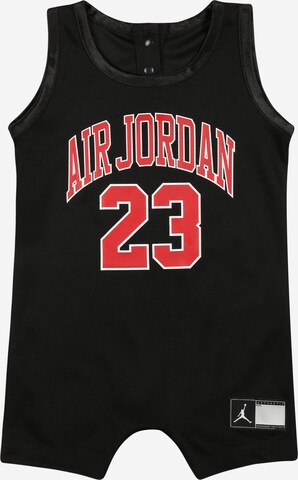 Jordan Overall σε μαύρο: μπροστά