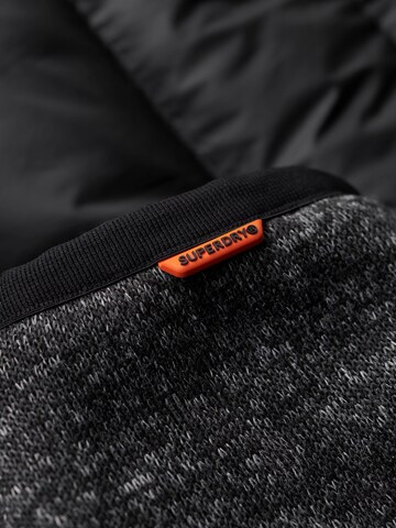 Superdry Tussenjas in Zwart