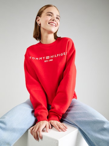 Sweat-shirt TOMMY HILFIGER en rouge : devant