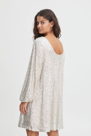 ICHI - Vestidos camiseiros 'Fauci' em bege
