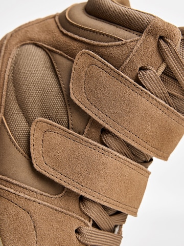 Bershka High-top trainers in Brown