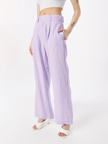 Gina Tricot - Loosefit Pantalón plisado 'Denise' en lila: frente