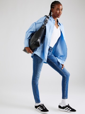 Skinny Jean 'SYLVIA' VERO MODA en bleu