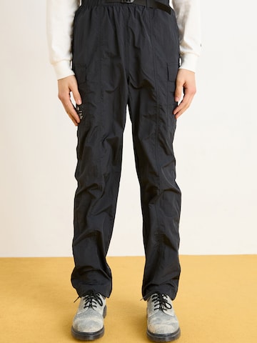 ALPHA INDUSTRIES Обычный Брюки-карго в Черный: спереди