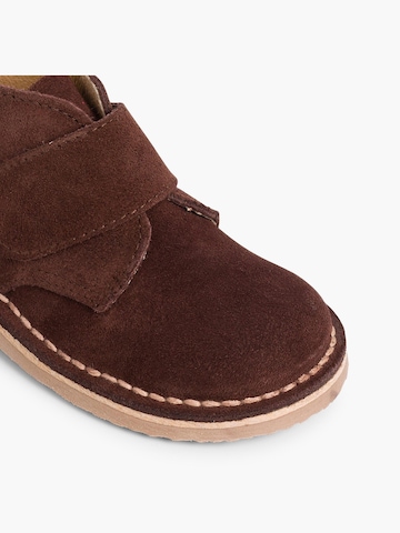 Pisamonas - Botas en marrón