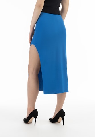 faina Rok in Blauw