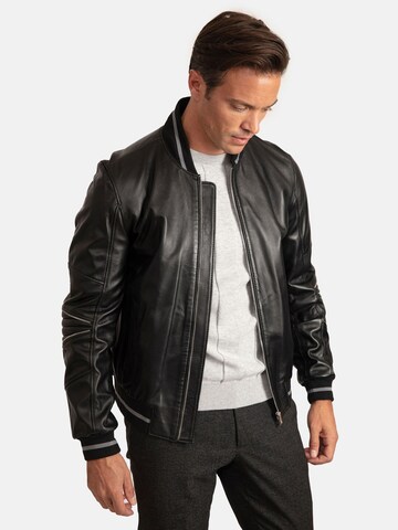 Williot Between-Season Jacket in Black