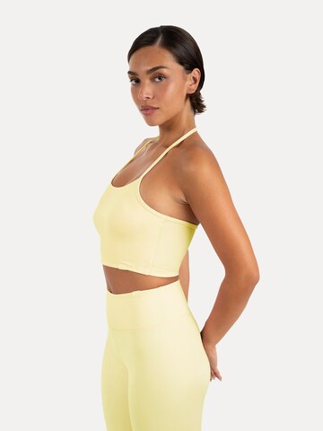 Haut de sport ' Florea ' Smilodox en jaune