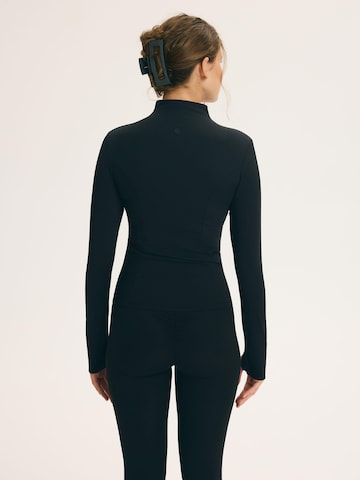 ESOTIQ Sweatshirt 'WARM UP' in Zwart