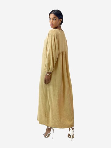 Elara Kleid in Beige