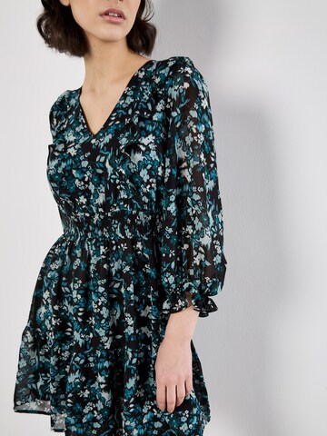 Robe Apricot en vert