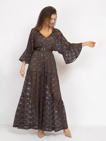 Robe 'ESSENTIALS' JIORO en marron