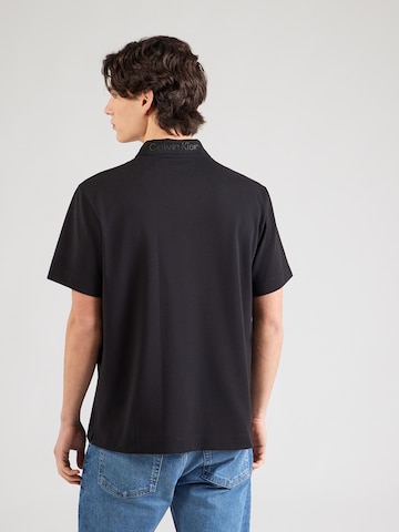 Calvin Klein Regular fit Póló - fekete: hátul