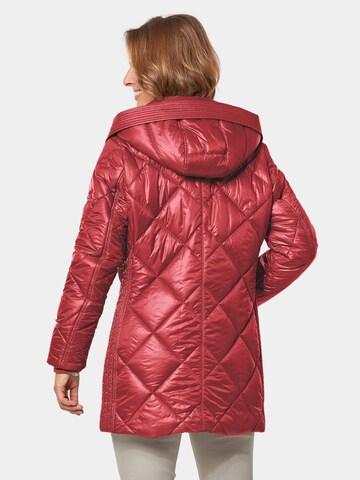 Goldner Wintermantel in Rood