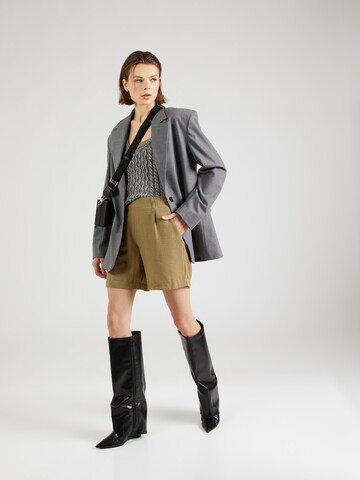 regular Pantaloni con pieghe 'PCMADDIE' di PIECES in verde