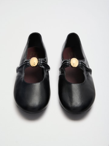 Friends Like These - Bailarina en negro