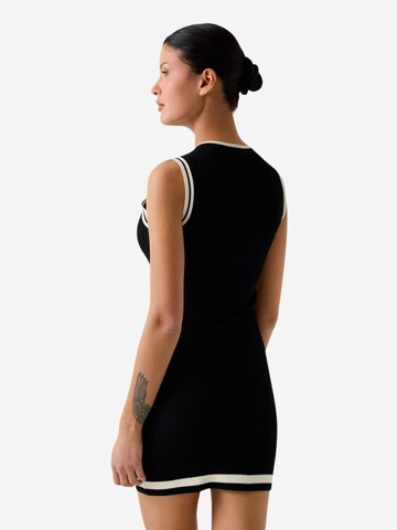 Abito 'GABRY CN SL SHORT DRESS SWTR V6GK04 Z0648' di GUESS in nero