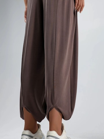Tapered Pantaloni di Busem in marrone