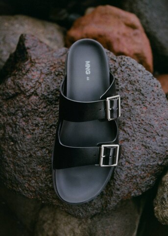 MANGO MAN Pantolette 'Buckle' in Schwarz