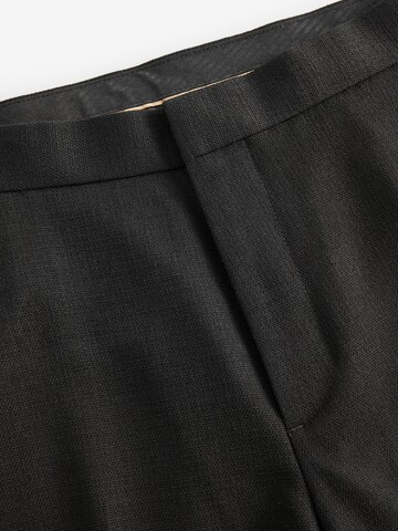 Slimfit Pantaloni cu dungă de la Next pe negru