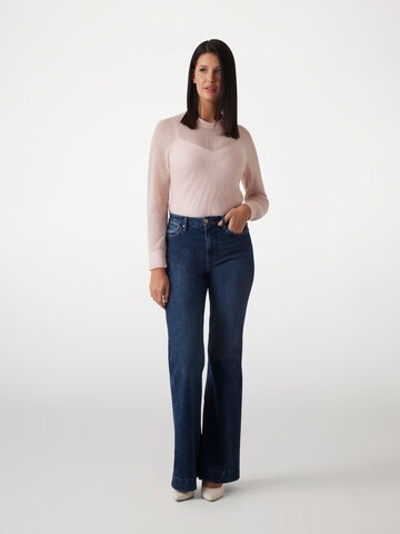 GUESS Sweater in Pink