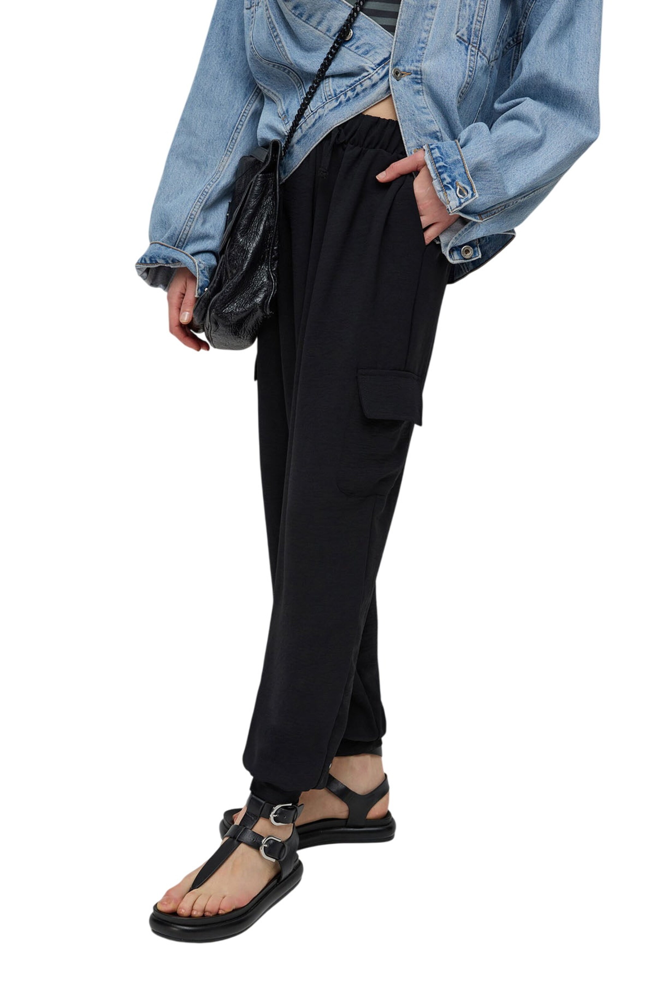 Effilé Pantalon cargo No Matter What en noir : devant