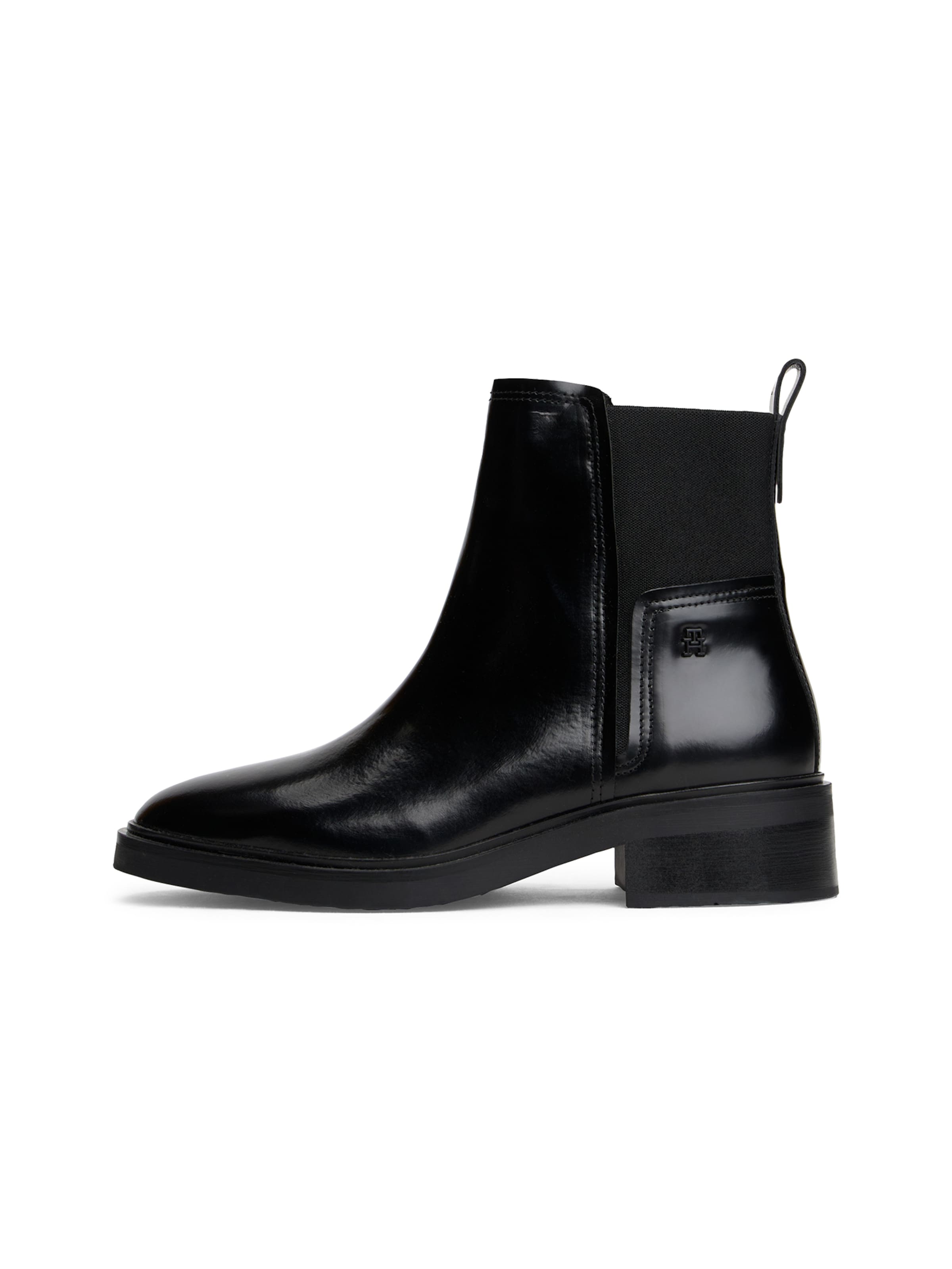 TOMMY HILFIGER Pahkluusaapad, värv must: eest vaates