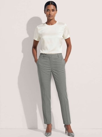 MADELEINE Slimfit Broek in Grijs: voorkant