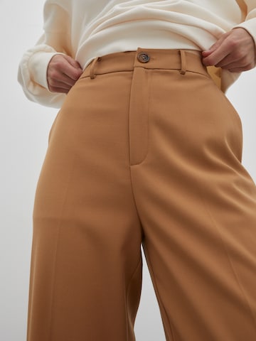 EDITED Normalny krój Spodnie 'Jeanelle' w kolorze beżowy