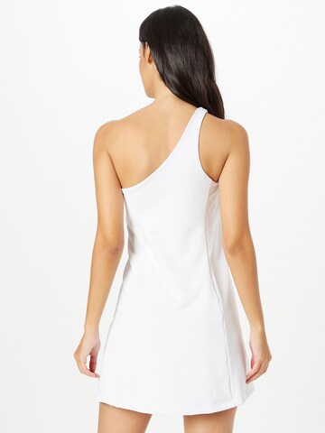 Robe de sport Onzie en blanc