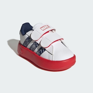 ADIDAS SPORTSWEAR Σνίκερ 'GRAND COURT SPIDER-MAN' σε λευκό