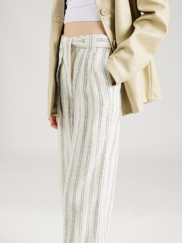Loosefit Pantaloni con pieghe di Marks & Spencer in beige