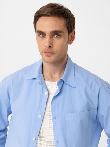 Coupe regular Chemise 'Jimin' Antioch en bleu