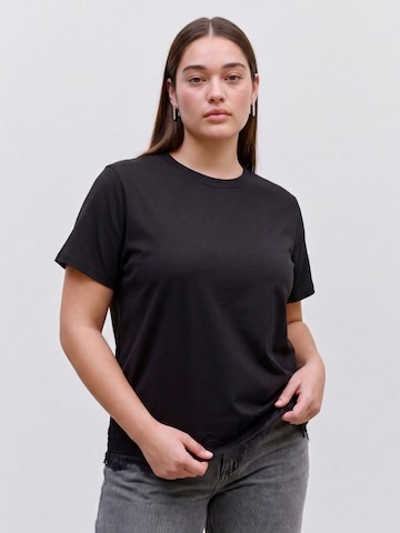 Vero Moda Curve Футболка 'VMCSARA' в Черный: спереди