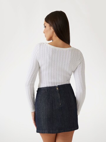 GUESS Sweater in White