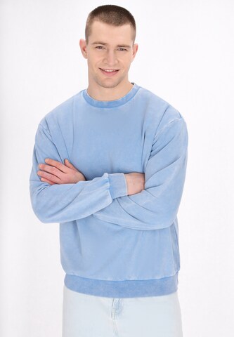 MO Sweatshirt in Blue: front