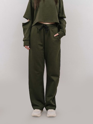 regular Pantaloni di 4TAILORS in verde