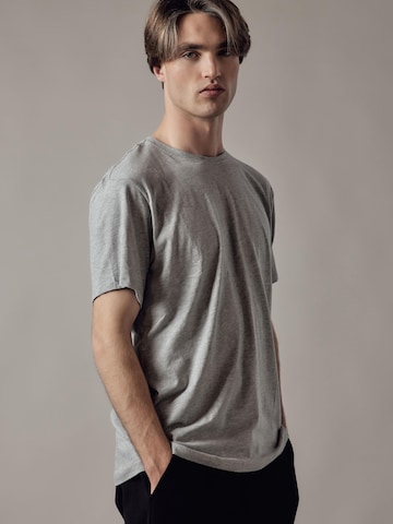 Maglietta 'Girocollo' di OWN Off With Nature in grigio