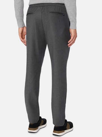 Boggi Milano Regular Pleat-Front Pants in Grey